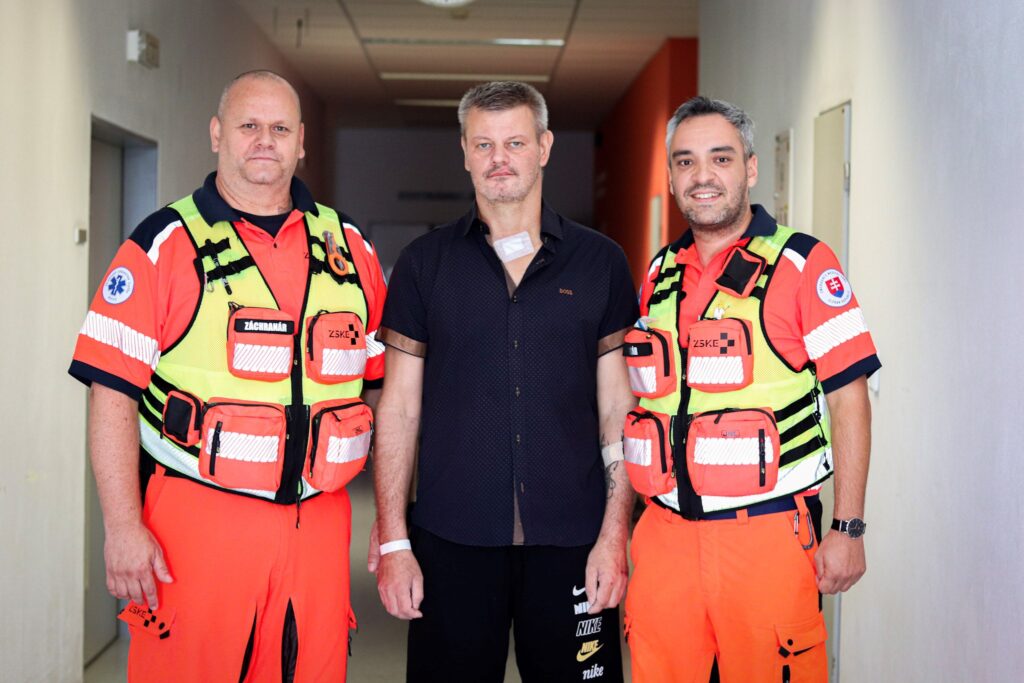 Päťdesiat minút resuscitácie a návrat domov. Život pacienta zachránil celý reťazec prežitia