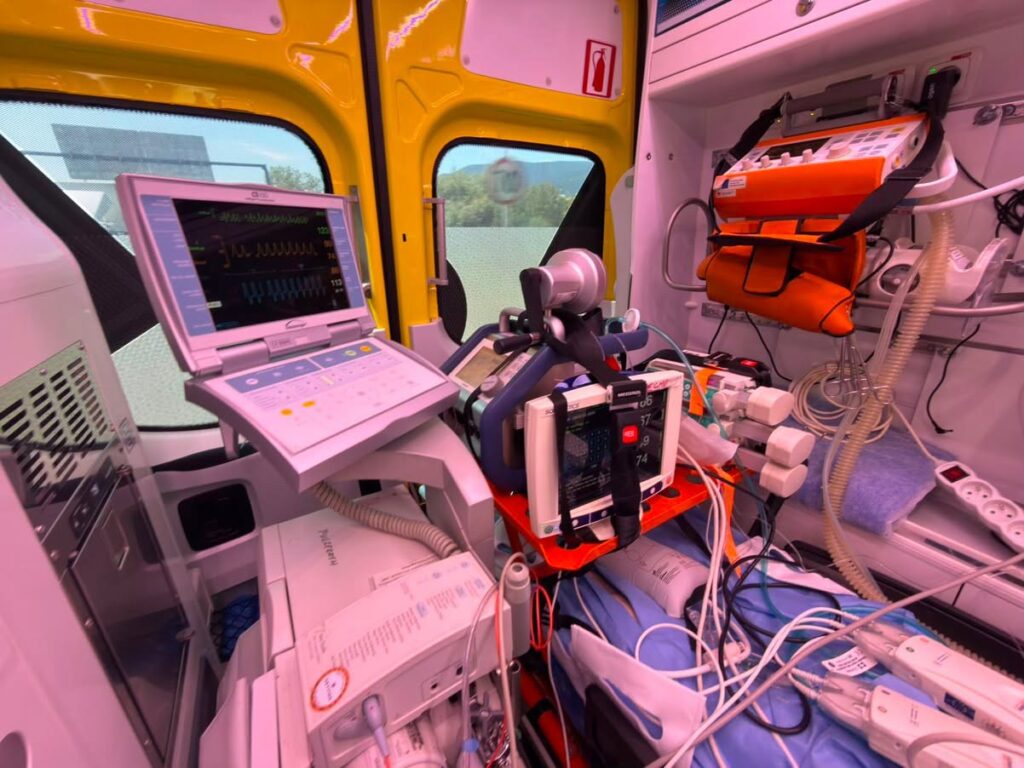 Špecializovaný transport pacienta na VA-ECMO z Martina do Košíc