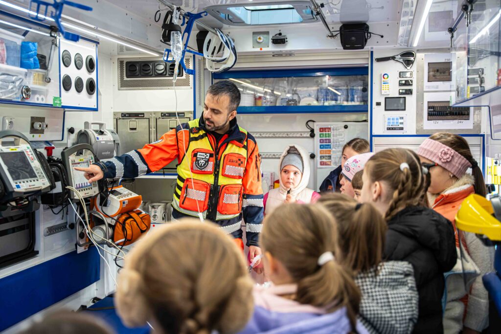 Keď záchranári učia deti pomáhať: V Košiciach odštartoval pilotný projekt Školská záchranárska bunka